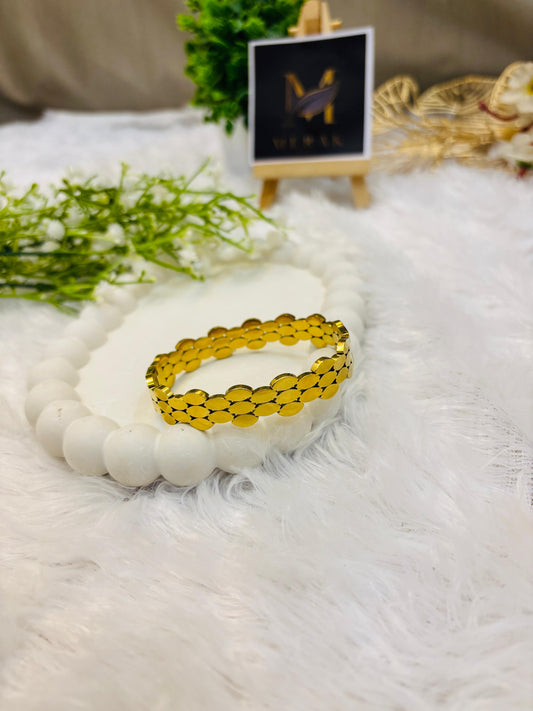 Glossy Petal Pattern Bracelet