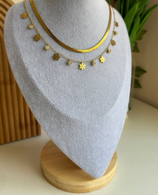 Anti tarnish flower charm necklace